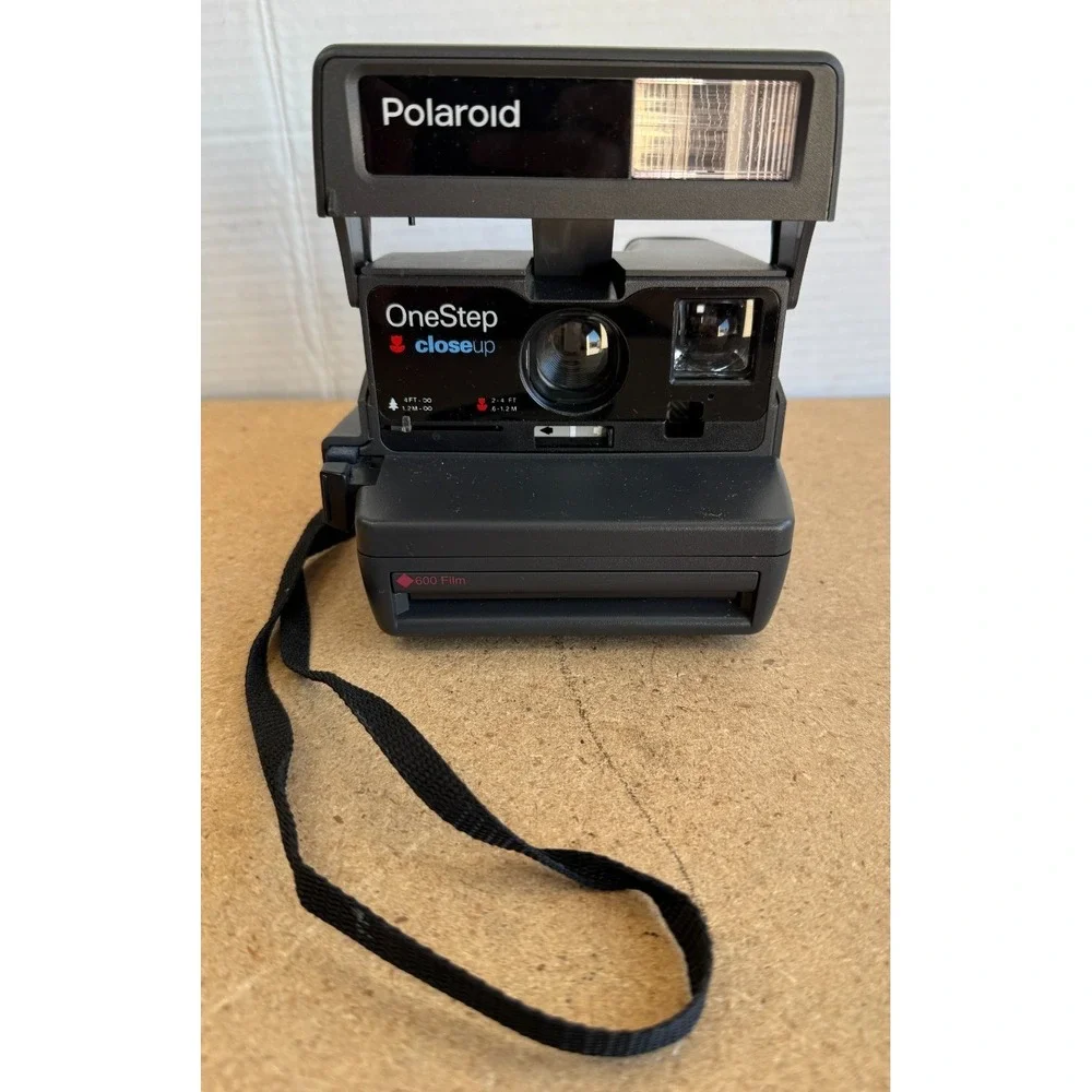 Polaroid One Step Close Up w/‎ Flash